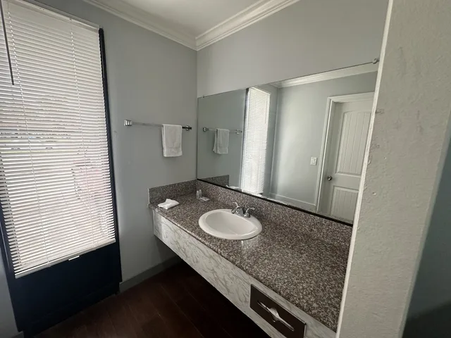 غرفة أساسية بسرير كينج للمدخنين، Palm Inn Riverside 7/8
