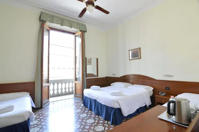 غرفة رباعية بسرير مزدوج وسريرين منفصلين، Palazzo Vecchio Hotel 4/10
