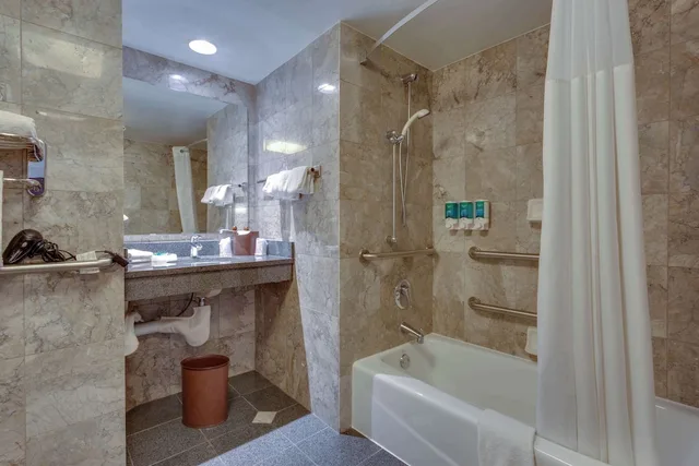 غرفة بسريرين كوين لذوي الإعاقة، Drury Inn Suites Kansas City Overland Park 5/7