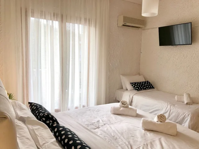 2 Bedrooms, Deluxe, Apartment, 1 Single and 2 Queen Beds، Katerina Apartments 2/6