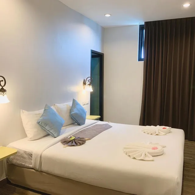 غرفة ديلوكس بسرير مزدوج بشرفة، Behind the Scene Hotel Club At Samui 1/8