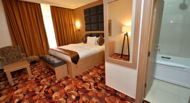 جناح ملكي بسرير كينج بشرفة، Treasures Suites & Conferences 2/2