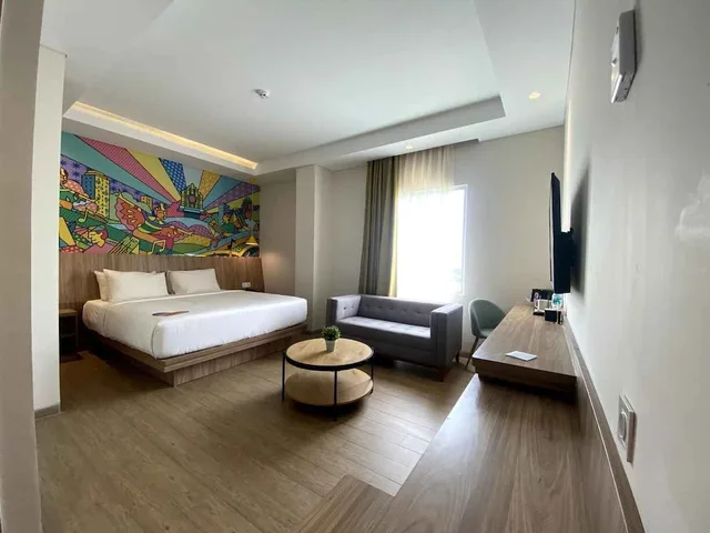 غرفة جونيور بسرير كوين، MaxOneHotels at Kota Harapan Indah Bekasi 1/2