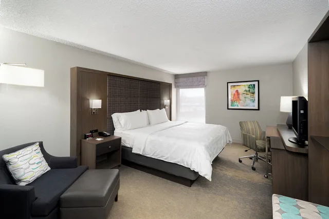 غرفة قياسية بسرير كينج، Holiday Inn Huntsville Research Park 2/6