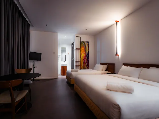 غرفة بريميير ثلاثية بسرير كينج وسرير فردي، T+ Premium Hotel 1/1