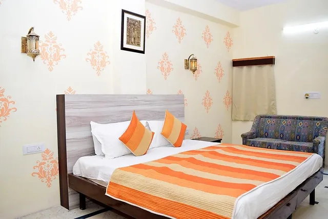 Deluxe, HIMMATGARH PALACE 1/2