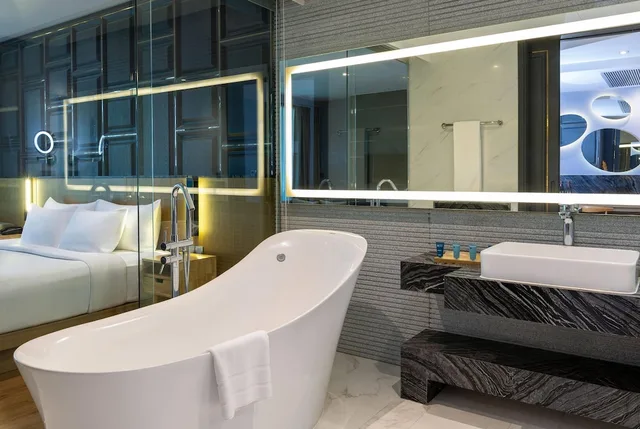 Studio, Suite, King Bed, Pool Access، Wyndham Grand Nai Harn Beach Phuket 4/7