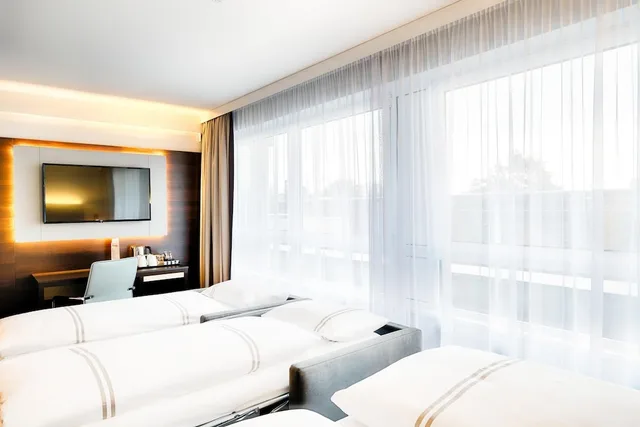 غرفة عائلية رباعية بسرير مزدوج وسريرين منفصلين، Premier Inn Cologne City Centre hotel 2/4