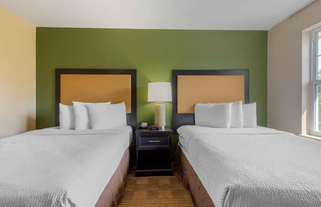 غرفة بسريرين مزدوجين بغرفة نوم واحدة مع أريكة لذوي الإعاقة، Extended Stay America - Columbia - Northwest Harbison 1/3