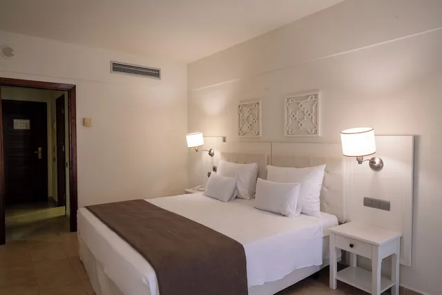 Room, Twin Beds, Lagoon View, Sofa، Vila Gale Isla Canela 6/10