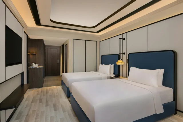 غرفة ديلوكس بسريرين منفصلين في طابق مرتفع، Doubletree by Hilton Bengaluru Airport 1/3