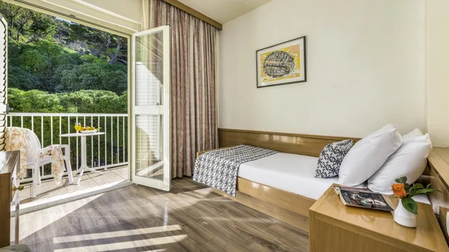 غرفة قياسية مفردة بإطلالة على المتنزه بشرفة، Splendid Hotel Dubrovnik 7/10