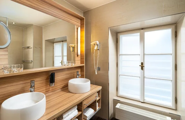 جناح رباعي مع أريكة، Leonardo Boutique Hotel Salzburg Gablerbrau 9/10