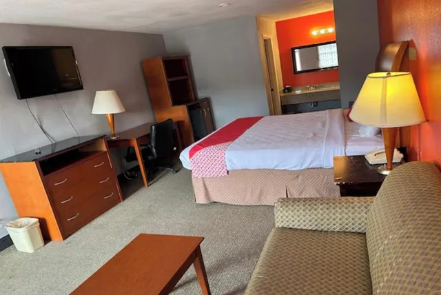 غرفة بريميوم بسرير كينج، Rodeway Inn & Suites Jefferson 2/3