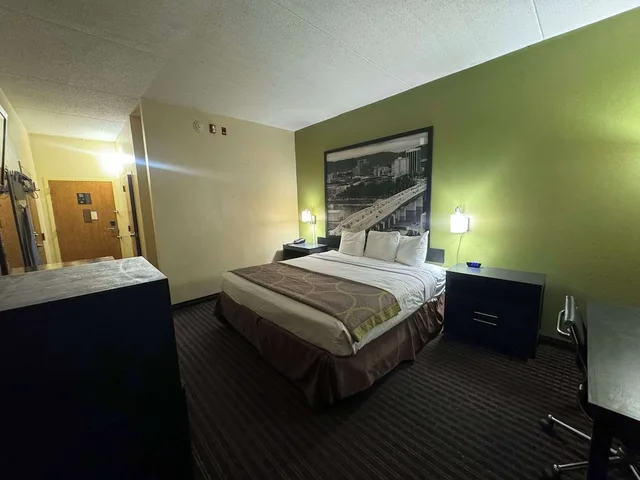 غرفة بسرير كينج لذوي الإعاقة، Quality Inn Chattanooga Hamilton Place 2/9