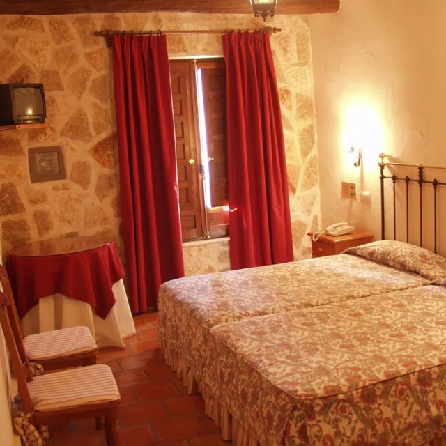 Room, Double or Twin Bed, Meson Don Quijote 5/10