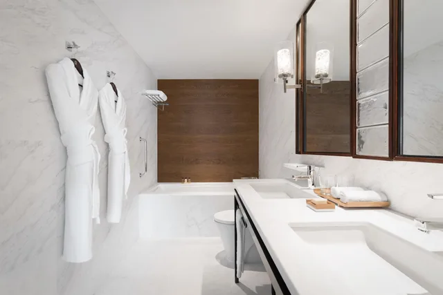 Horizon, Club, Junior Suite, King Bed, Shangri-La Singapore 4/4