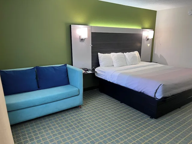 غرفة بسرير كينج لذوي الإعاقة، Quality Inn Seekonk-Providence 2/8