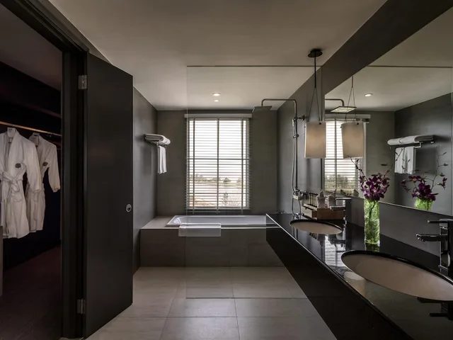 غرفة ديلوكس تنفيذية بسرير كينج بإطلالة على البحر، Pullman Miri Waterfront 10/10