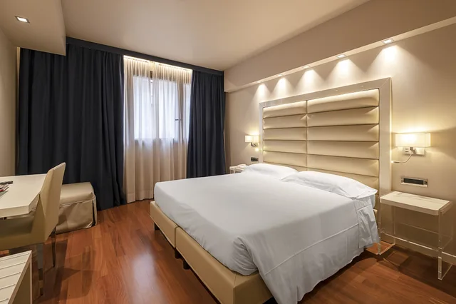 Deluxe, Twin Beds, Touring Ferrara 1/10