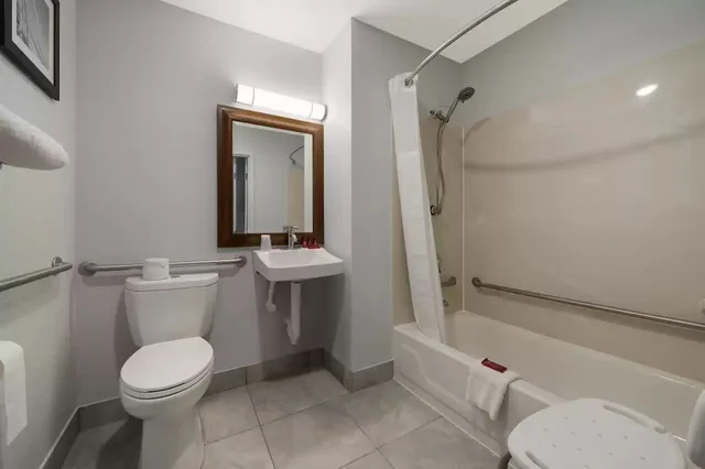 غرفة قياسية بسرير كينج، Quality Inn West Lafayette - University Area 7/7