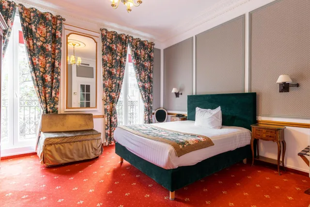 Superior, Double Bed, Arc De Triomphe View, Balcony، Hotel Belfast 4/10