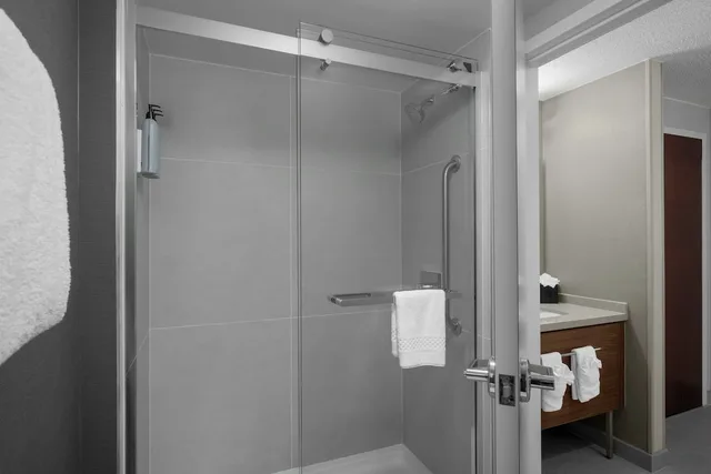 غرفة بسريرين كوين، Courtyard by Marriott Charlotte Airport North 7/8