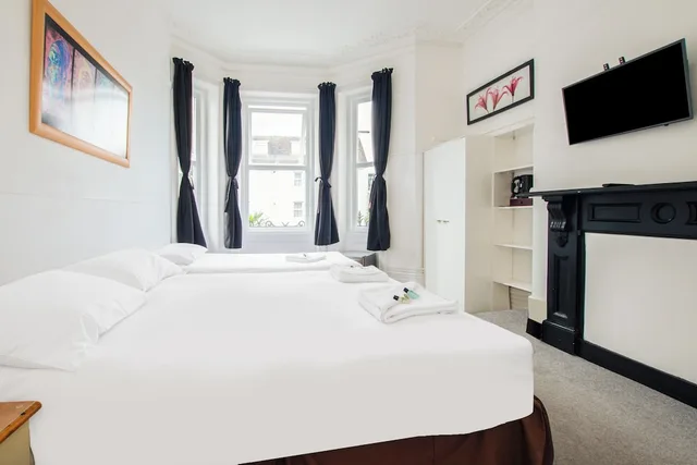 غرفة قياسية بسريرين منفصلين، OYO The Lodge Bournemouth 3/7