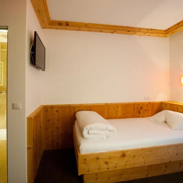 Room, Single, Bierwirt 1/5