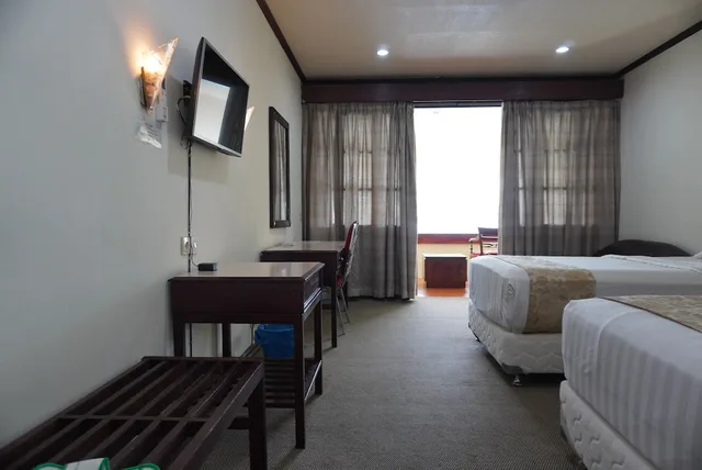 غرفة ديلوكس بسريرين منفصلين بإطلالة على البحيرة بشرفة، Siantar Hotel Parapat 3/7