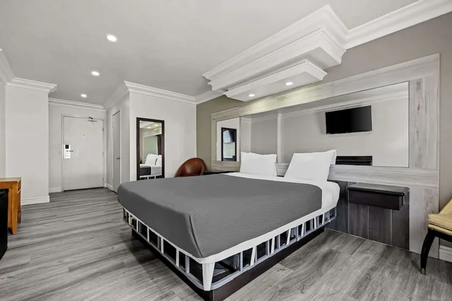 غرفة قياسية بسرير كينج للمدخنين، Rodeway Inn Santa Ana - Garden Grove 2/2