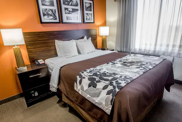 غرفة بسرير كوين لذوي الإعاقة، Sleep Inn JFK Airport Rockaway Blvd 2/2