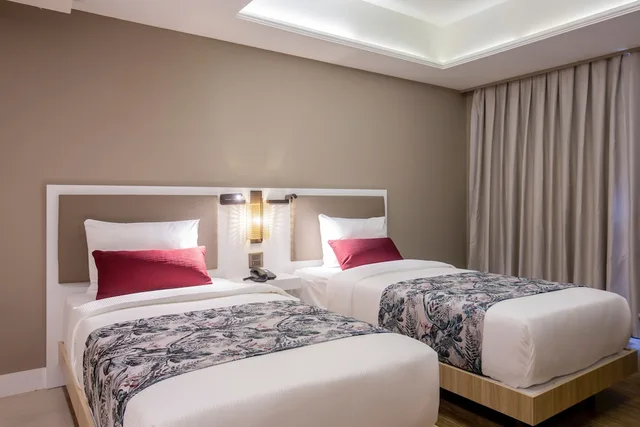 غرفة عائلية رباعية بسرير مزدوج وسريرين منفصلين بغرفتي نوم، Woovo Phuket Patong 2/8