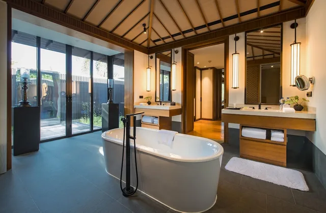 غرفة بريميوم بسريرين مزدوجين بإطلالة على البحر بغرفتي نوم، Le Meridien Shimei Bay Beach Resort & Spa 9/10