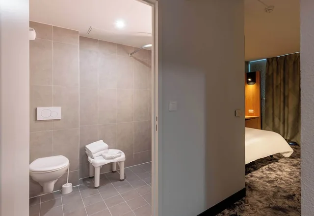Room, Double Bed, Accessible, B&B HOTEL Amiens Centre Cathedrale 5/9