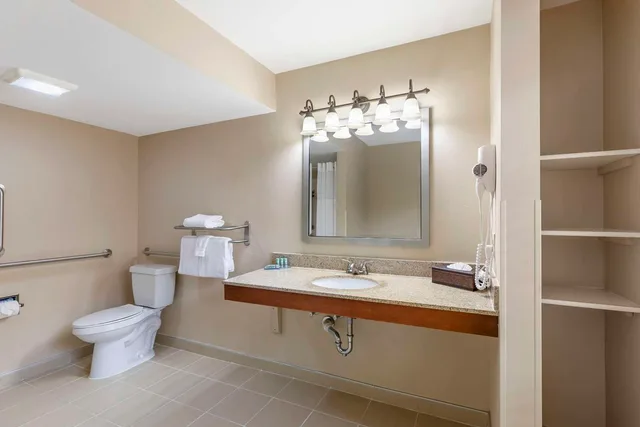 جناح بسرير كينج مع أريكة لذوي الإعاقة، Best Western Denver Southwest 4/4