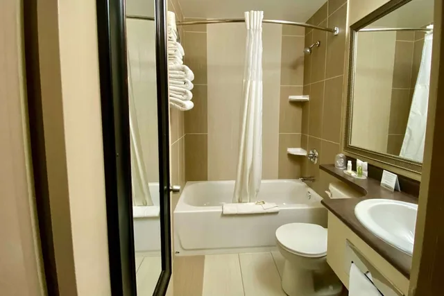 Room, 2 Queen Beds, Ramada by Wyndham Whitecourt 5/5