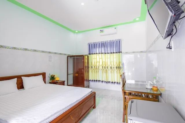 غرفة أساسية بإطلالة على المسبح مفردة بسرير كينج، Hotel Nguyen Toan 2/6
