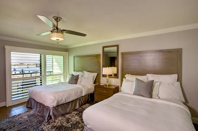 Premium, 2 Queen Beds, Partial Bay View، 456 Embarcadero Inn Suites 1/7