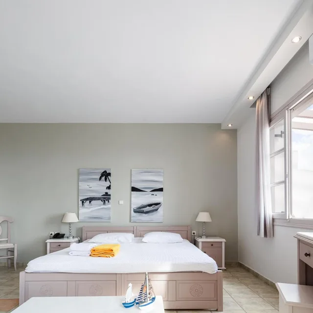 غرفة رباعية بإطلالة على البحر بشرفة، Kavuras Village Hotel & Suites 2/6