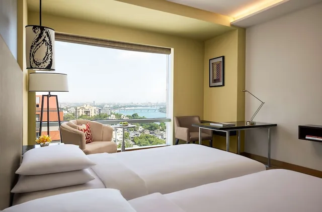 غرفة كلوب بسريرين منفصلين، Hyatt Regency Ahmedabad 1/3