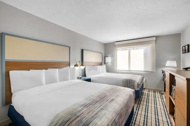 غرفة بسريرين كوين لذوي الإعاقة، AmericInn by Wyndham Delafield 4/10