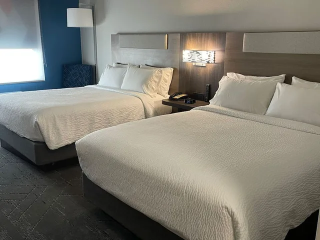 غرفة قياسية بسريرين كوين لذوي الإعاقة، Holiday Inn Express Hotel & Suites Ripley 1/5