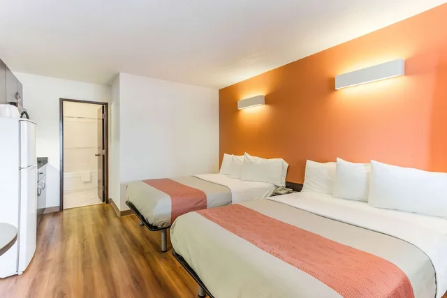 غرفة قياسية بسريرين كوين، Motel6 Lethbridge Ab 2/7