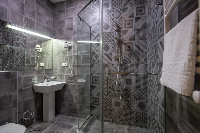 غرفة كلاسيكية بسرير كينج بشرفة، Hotel Rustaveli 9/9