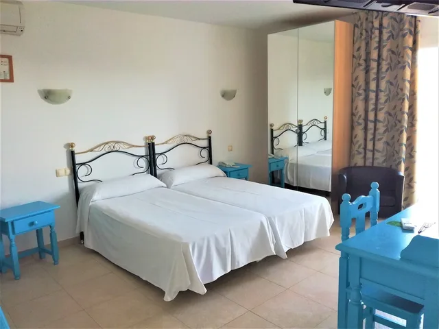 غرفة ثلاثية بثلاثة أسرّة بشرفة، Malaga Hotel Eliseos 2/5