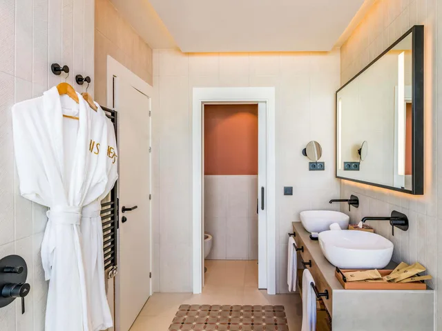 غرفة عائلية بسرير كينج، SO/Sotogrande Spa & Golf Resort Hotel 6/8