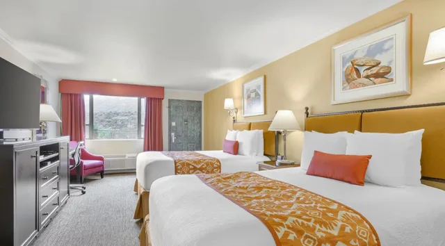 Room, 2 Queen Beds, Red Rock View, Balcony, Annex، Best Western Plus Arroyo Roble Hotel & Creekside Villas 4/10