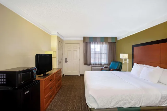 Deluxe, Suite, King Bed, La Quinta Inn by Wyndham Killeen - Fort Hood 1/1