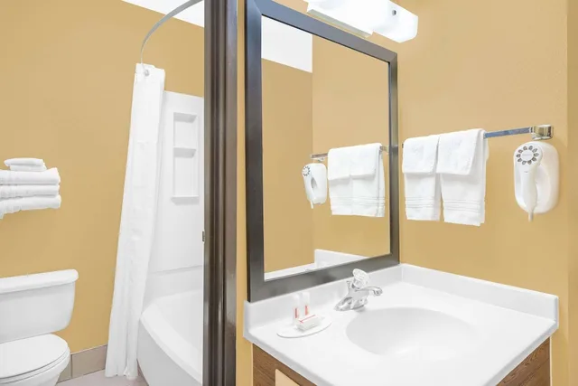غرفة قياسية بسريرين كوين، Super 8 By Wyndham Terre Haute 8/9